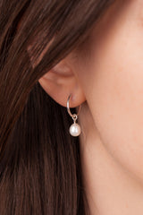 925 Sterling Silver Pair of Pearl Earrings