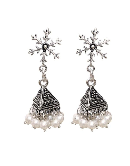 Designer pair of Jhumkis in Pearl with Push Back in Silver Alloy