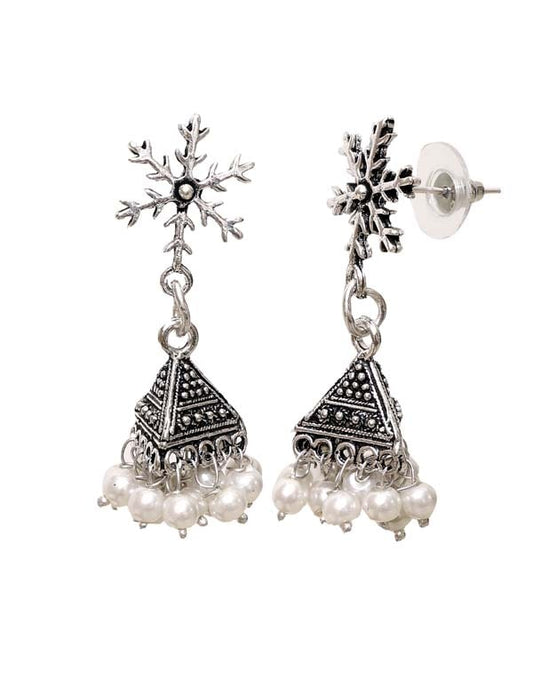 Designer pair of Jhumkis in Pearl with Push Back in Silver Alloy
