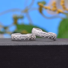 Beautiful pair of Toe Rings Bichiya in 92.5 Silver