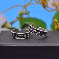 Trendy pair of Toe Rings in Oxidized 925 Silver