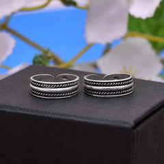 Unique and stylish pair of Oxidized Toe Rings