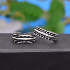 Pair of Gorgeous Oxidized Toe Rings for Women