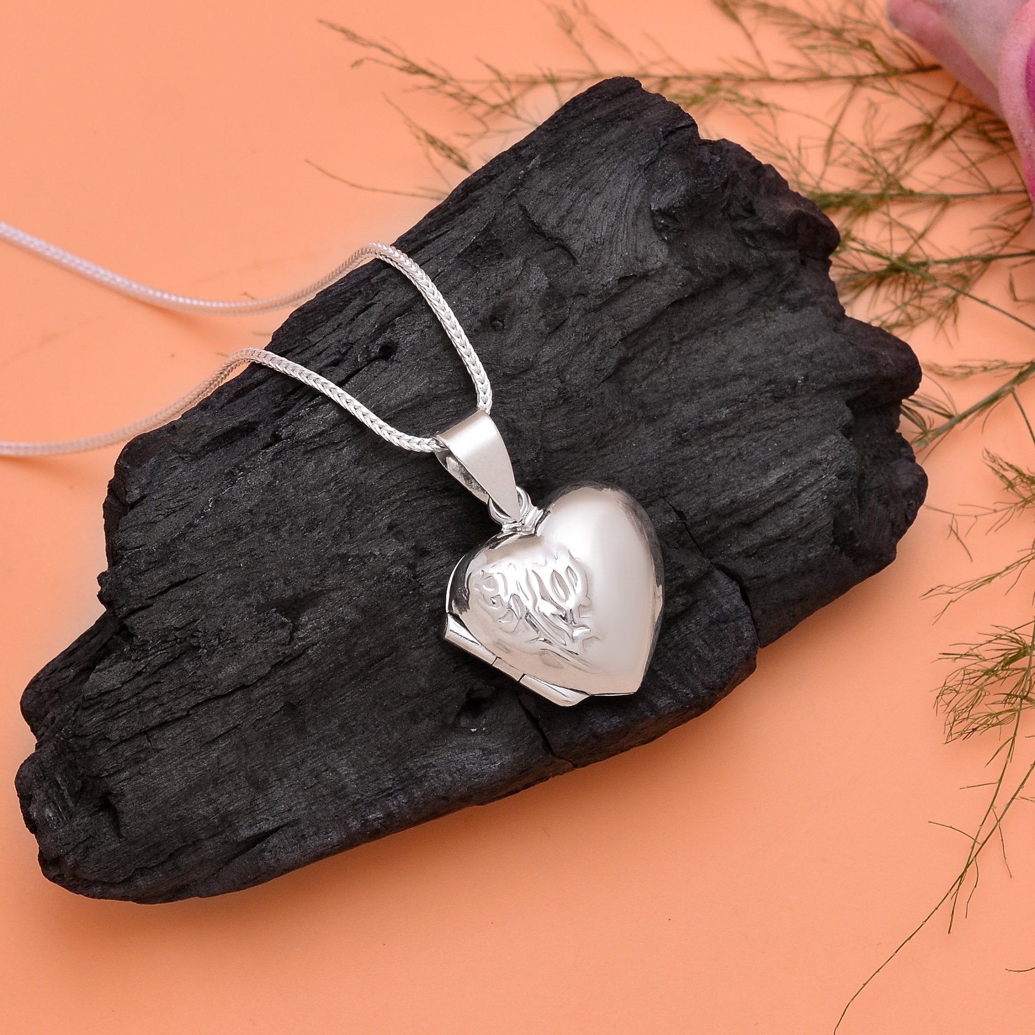 92.5 Sterling Silver Heart Designer Photo Locket Pendant - Pendants