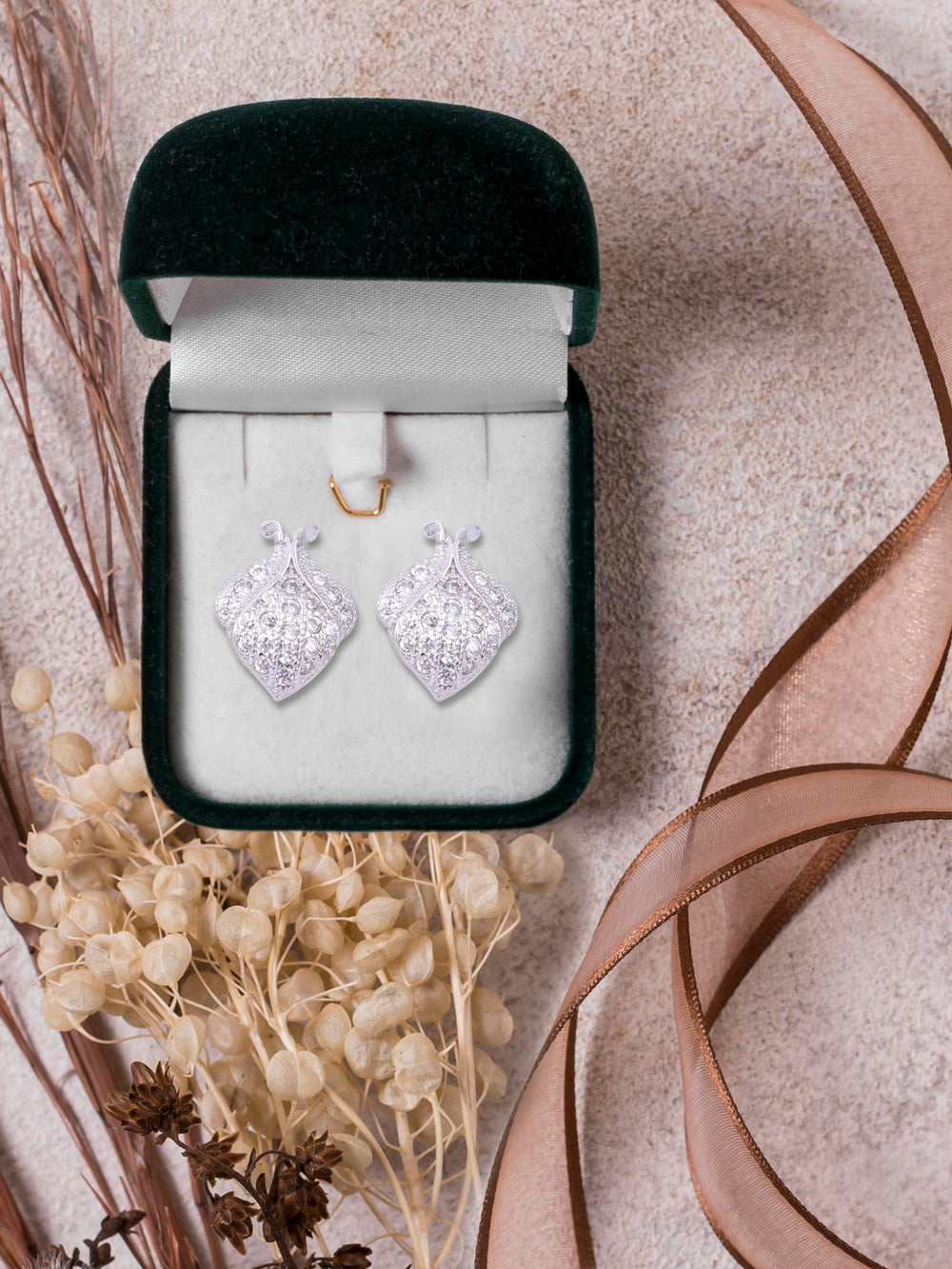 925 Sterling Silver Pair of Beautiful And Trendy Cubic Zircon Studs