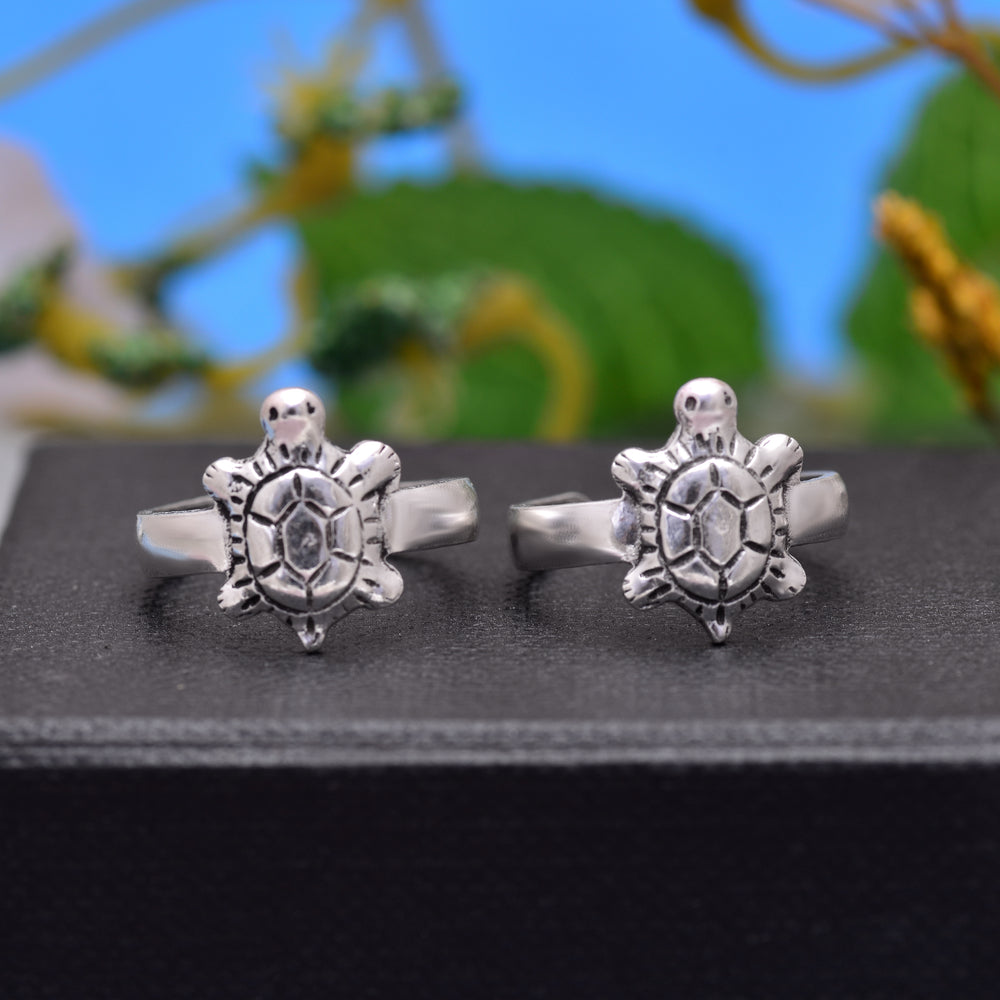 Pair of Designer Oxidized Toe Rings Bichiya in 925 Sterling Silver