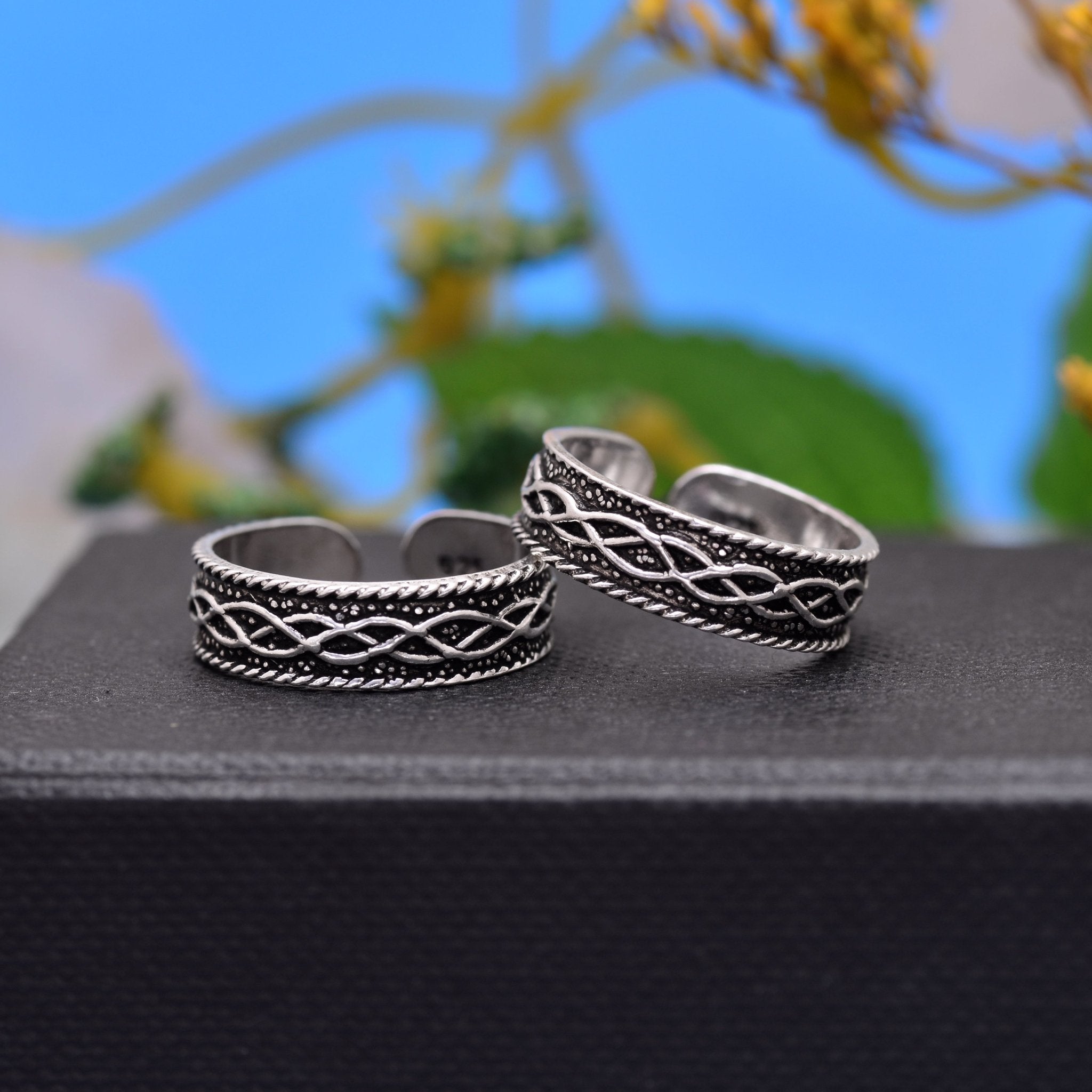 Pair of Stylish Oxidized 925 Silver Toe Rings Bichiya - Toe Rings