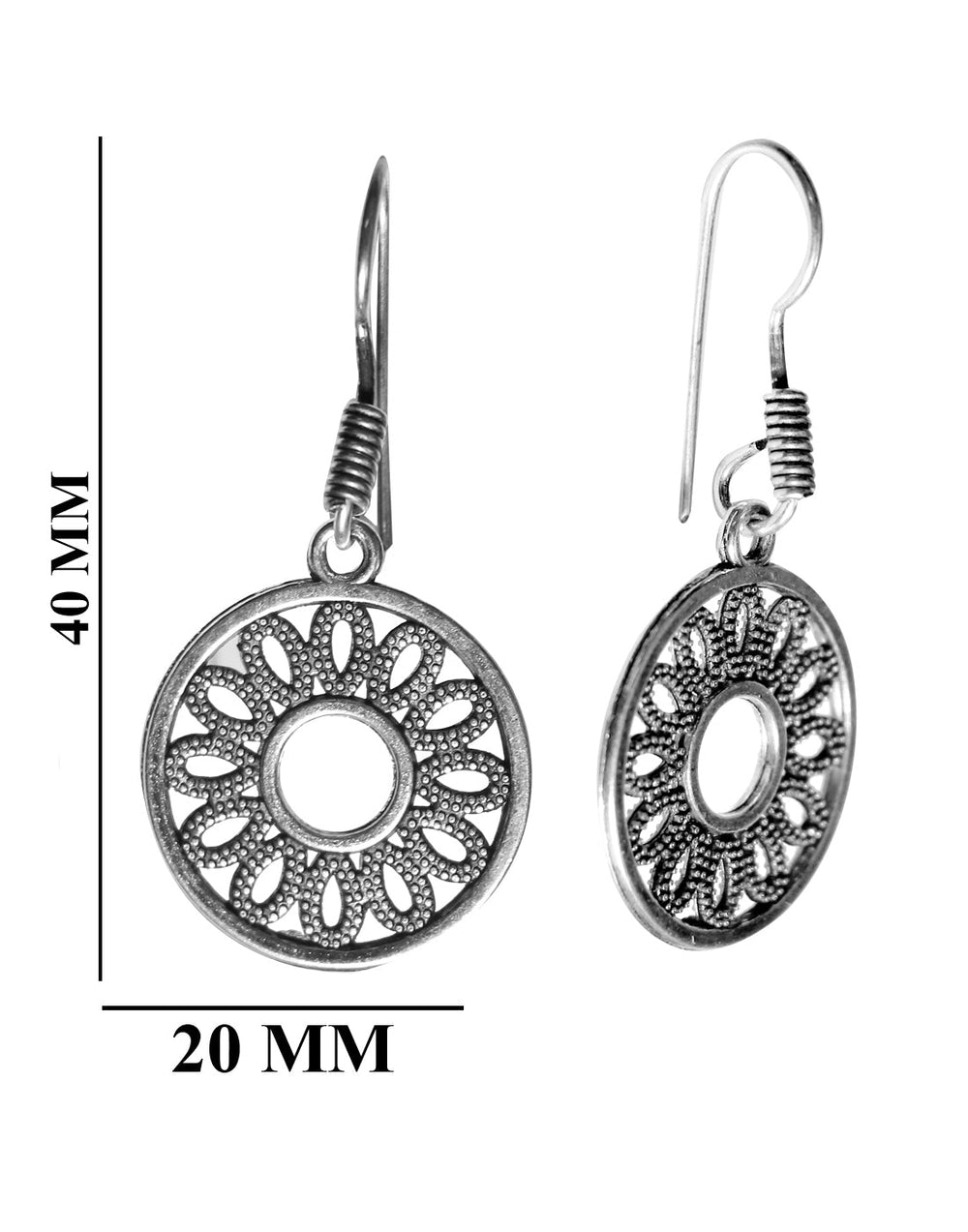Oxidized Pair of Earrings in Silver Alloy