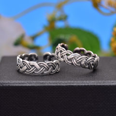 Pair of Designer Oxidized Toe Rings Bichiya in 925 Sterling Silver