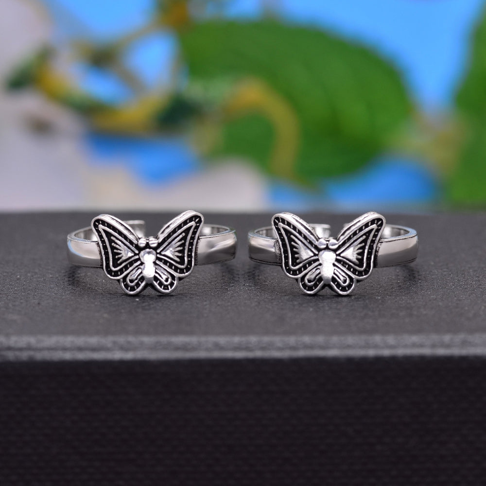 Good looking pair of Toe Rings Bichiya in 92.5 Silver - Toe Rings