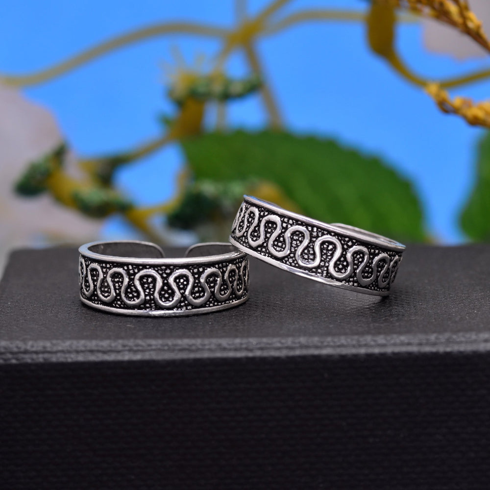 Unique pair of Oxidized Toe Rings in 92.5 Silver - Toe Rings